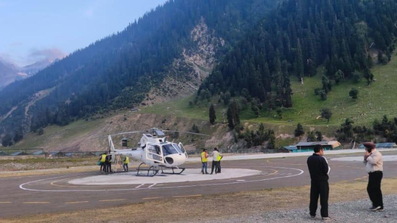 According to officials injured are being airlifted for treatment and the situation is under control. Pic/Pallav Paliwal