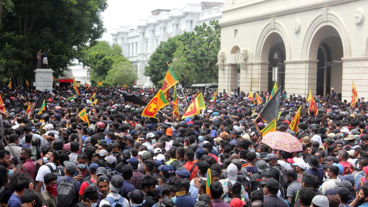 After angry protestors stormed inside the residence Gotabaya Rajapaksa in Colombo, Prime Minister Ranil Wickremesinghe has summoned an emergency Party Leaders meeting to discuss the situation and come to a swift resolution. Pic/AFP