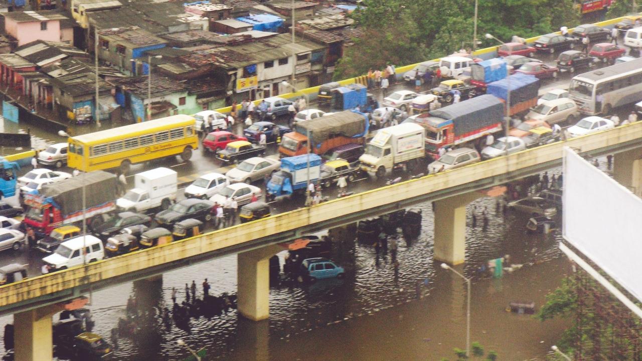 Waterlogging led to a dramatic increase in traffic on roads and low-lying areas of the city.