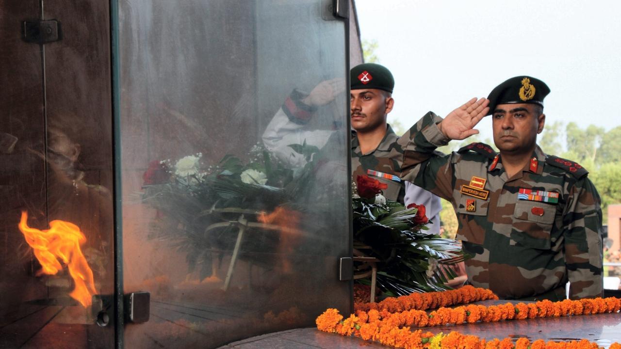 In photos: India remembers its war heroes on 23rd Kargil Vijay Diwas