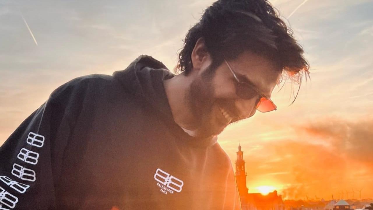 Kartik Aaryan basks in Haryana sunset while shooting for 'Shehzada'