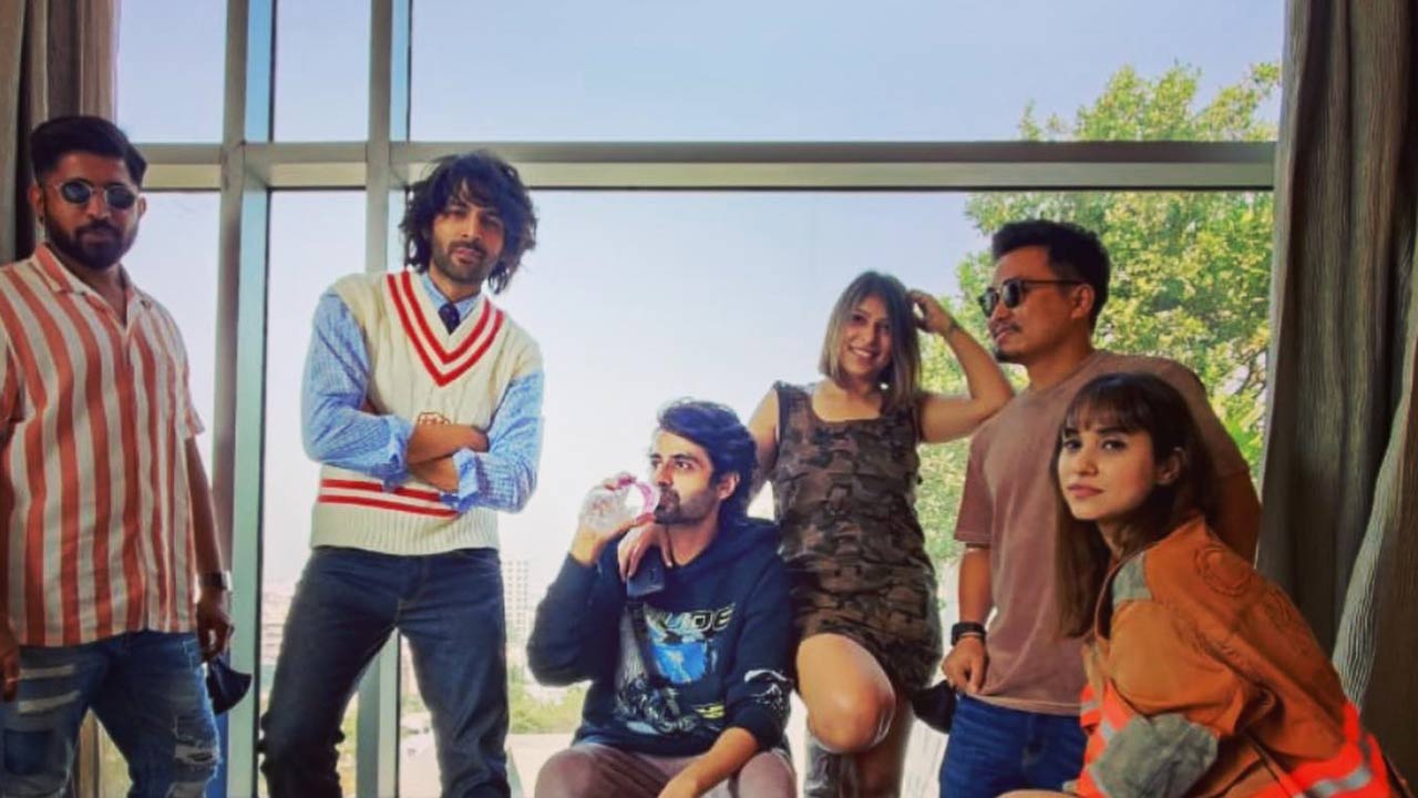 Kartik Aaryan is on cloud nine post the blockbuster success of 'Bhool Bhulaiyaa 2'. Now, the actor has taken his team on a Euro trip for a vacation. The actor shared some pictures with his team on Instagram and wrote- 
