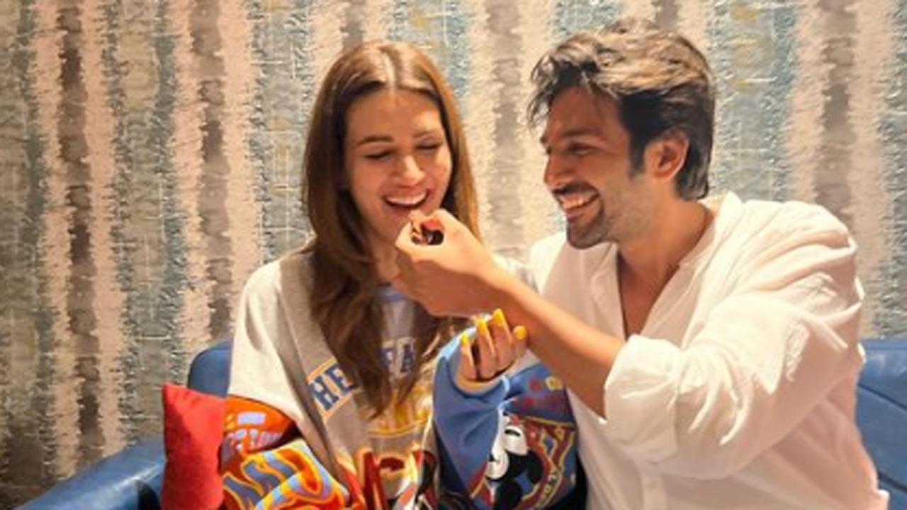 Kartik Aaryan wishes his 'shehzadi' Kriti Sanon on her 32nd birthday