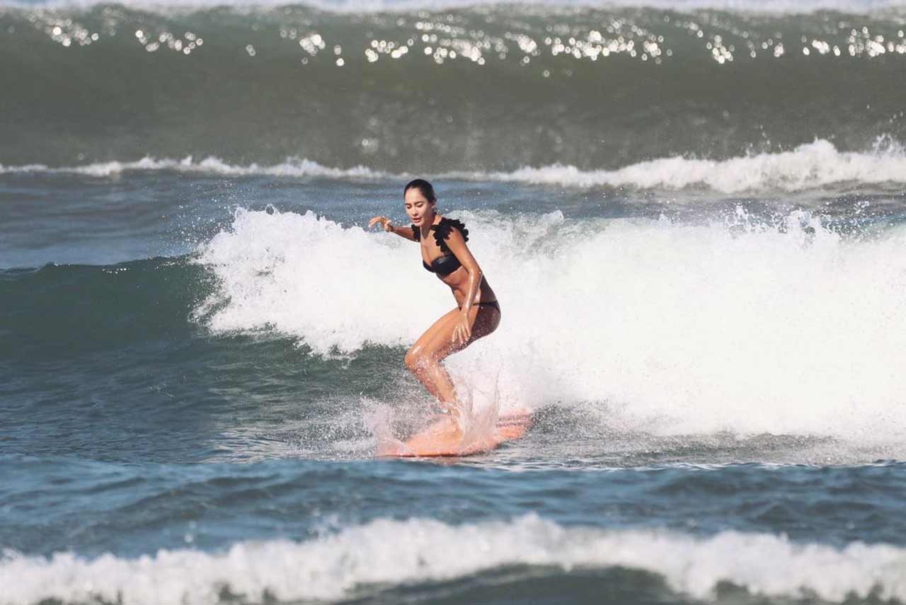 Sharing a series of pictures, Lisa Haydon posted, 