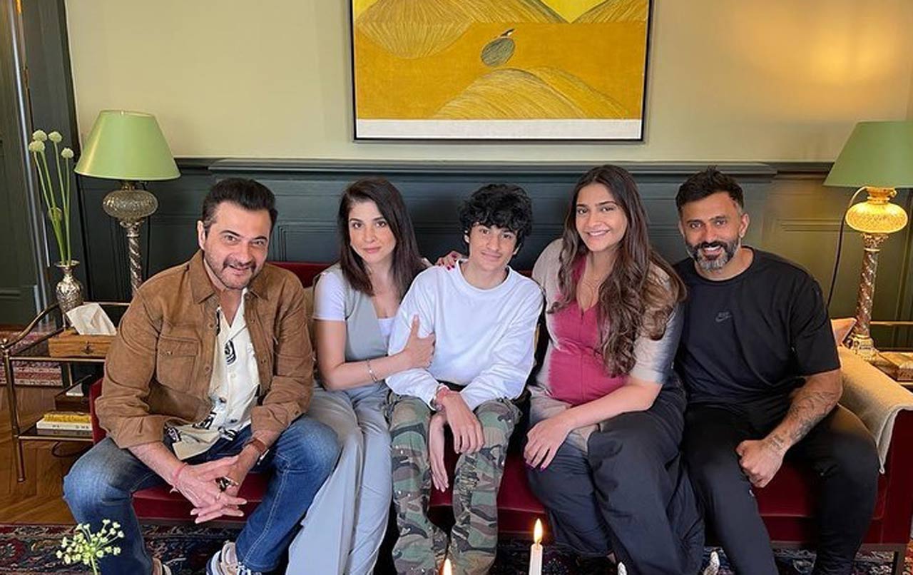 Parents-to-be Sonam Kapoor and Anand Ahuja make for perfect hosts. Recently, Sonam's uncle, Sanjay Kapoor along with his wife Maheep Kapoor and son Jahaan Kapoor were at the couple's lavish abode in London and it looked like a feast. Sanjay and Maheep took to their Instagram to share pictures of their get-together and Sonam's pregnancy glow is evidently visible. Sonam looks relaxed in a maroon and black outfit while Anand is rocking his black T-shirt and pants look. Sanjay captioned the photo, 