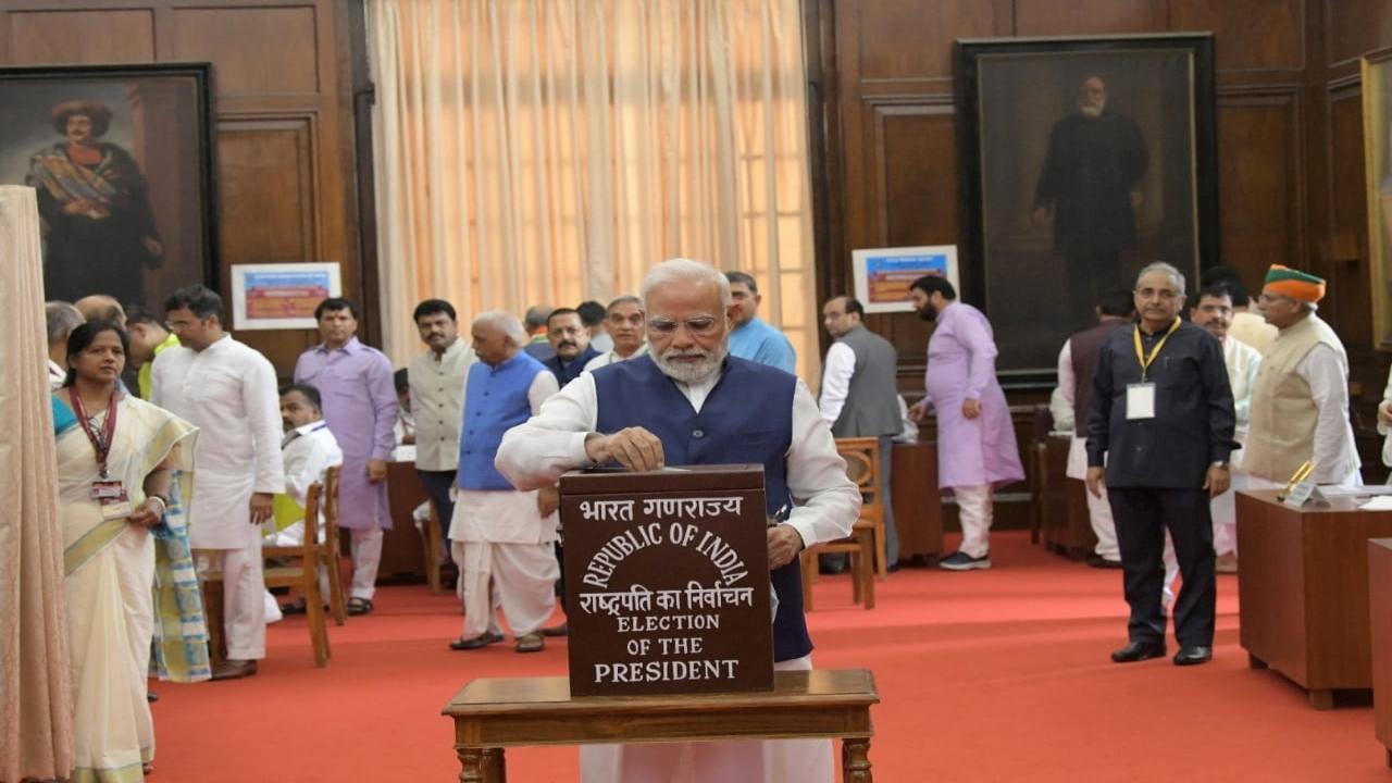 98.91 per cent turnout at Parliament House, 719 of 727 MPs cast vote