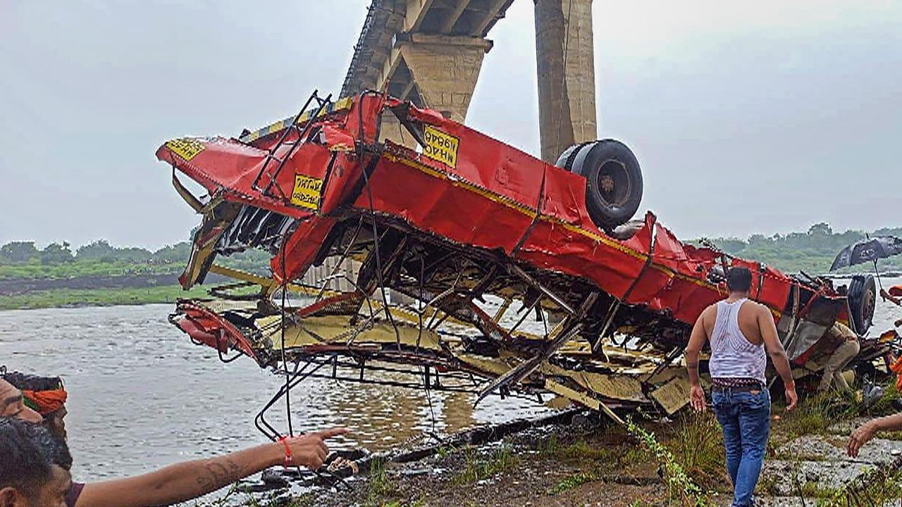 Maharashtra bus not over-speeding at time of accident in MP; probe ordered to find out cause: MSRTC
