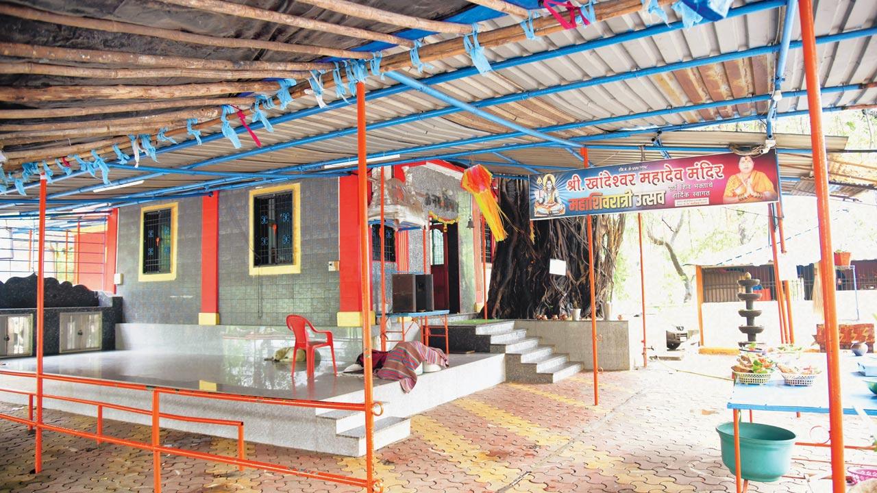 Mahadev temple, Khandeshwar Talav