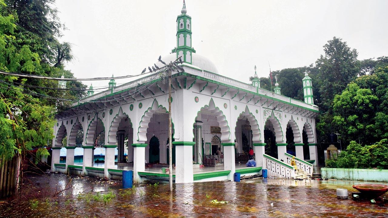 The dargah of Pir Karamali Shah stands on the banks of Devale Talao. The honour of presenting the first chaddar on the annual Urs is still reserved for the Bapat family, one of the oldest residents of the town