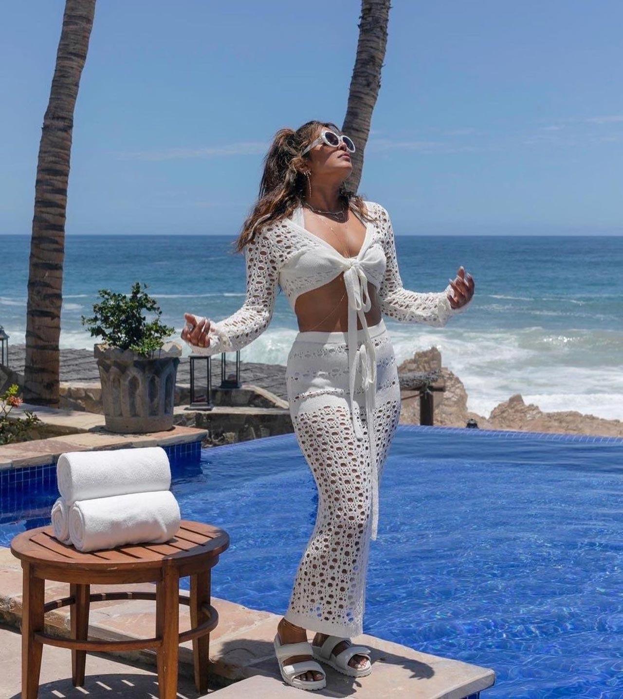 Well, fret no more...because Priyanka has now shared some photos and videos of her 'birthday squad'. Priyanka also confirmed that she was in Mexico along with the bunch for the birthday. The photos feature her husband Nick Jonas, her mother Madhu Chopra, daughter Malti Marie, cousin and actor Parineeti Chopra, her friend Natasha Poonawalla and many others