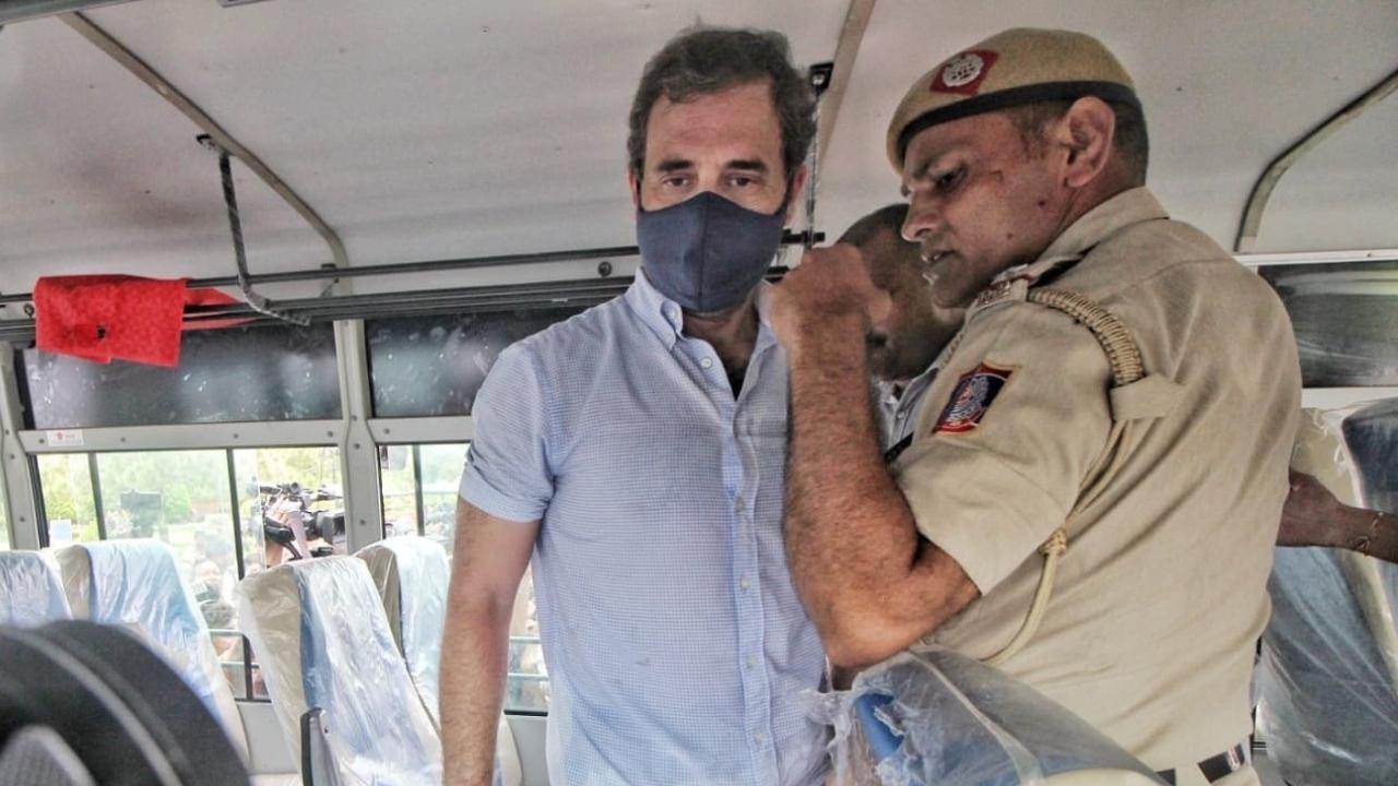 Rahul Gandhi detained during Cong protest against Sonia Gandhi's questioning