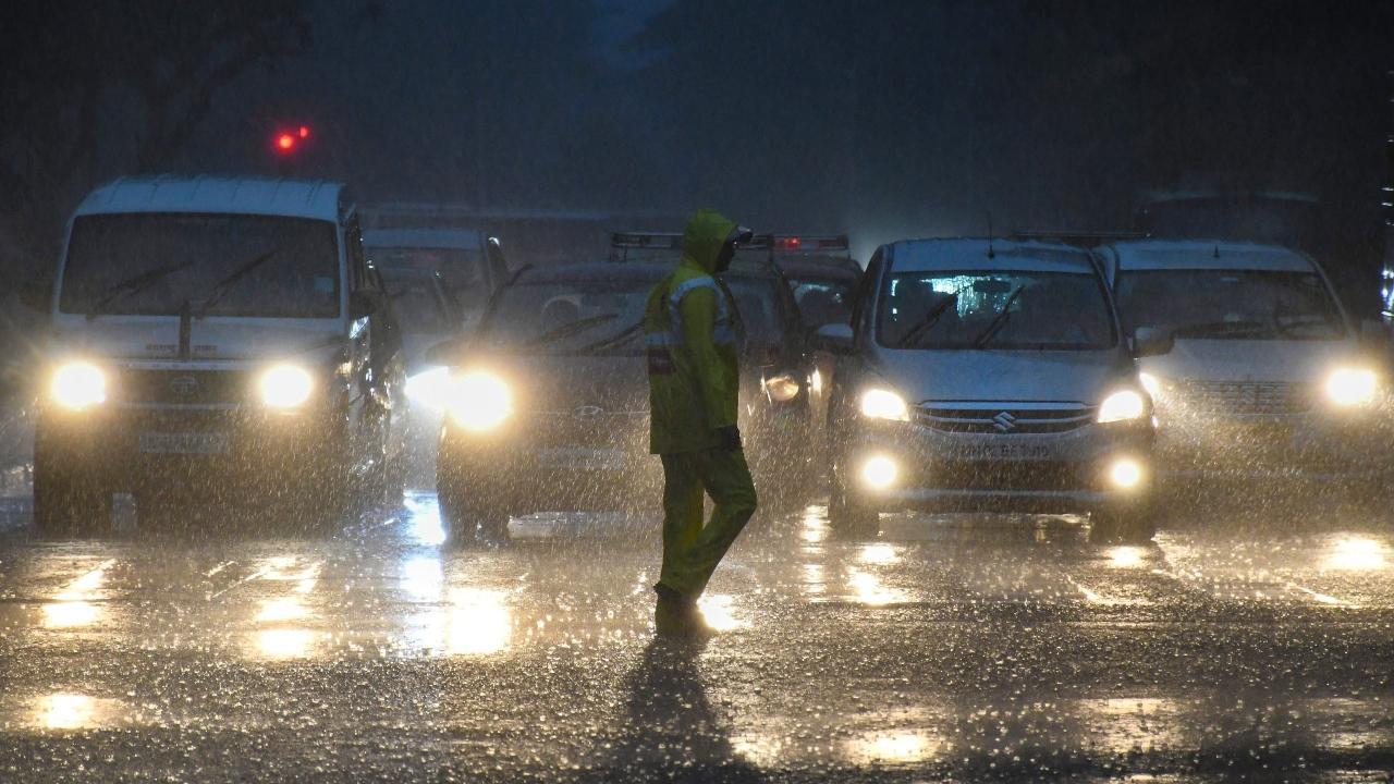Mumbai rains LIVE Updates: Heavy rains cause severe waterlogging in Sion