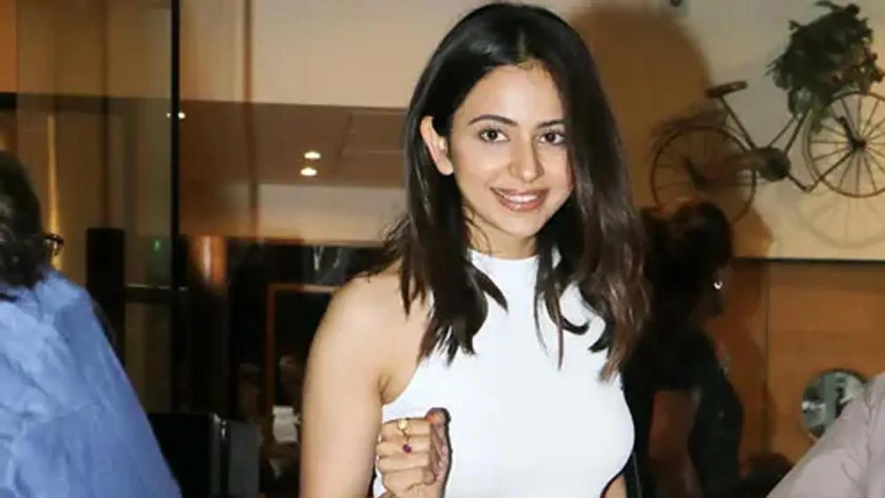 Actor Rakul Preet Singh is super happy to feature in a music video titled 'Mashooka', which is produced by none other than her partner Jackky Bhagnani. Taking to her social media handles, Rakul dropped the song's motion poster and wrote, 