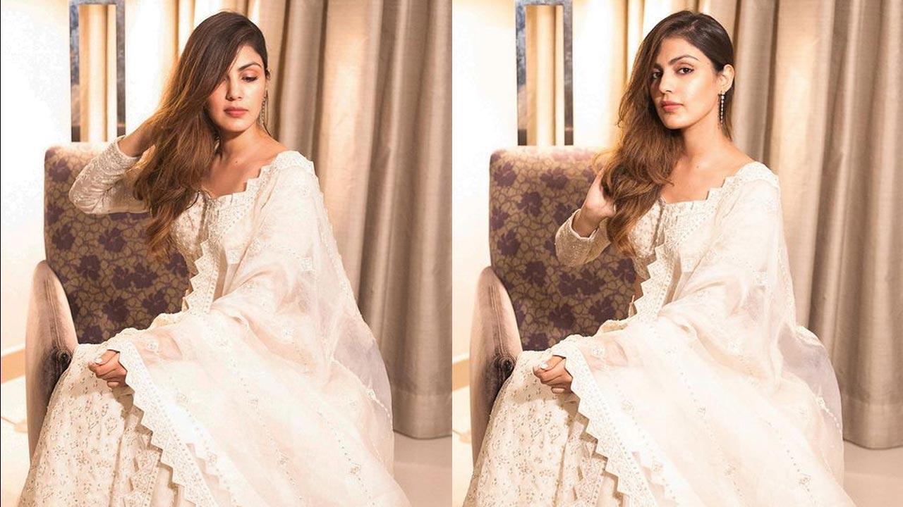 Rhea Chakraborty looks angelic in ethnic white wear