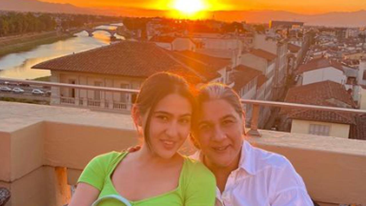 Sara Ali Khan enjoys golden hour with mom Amrita Singh