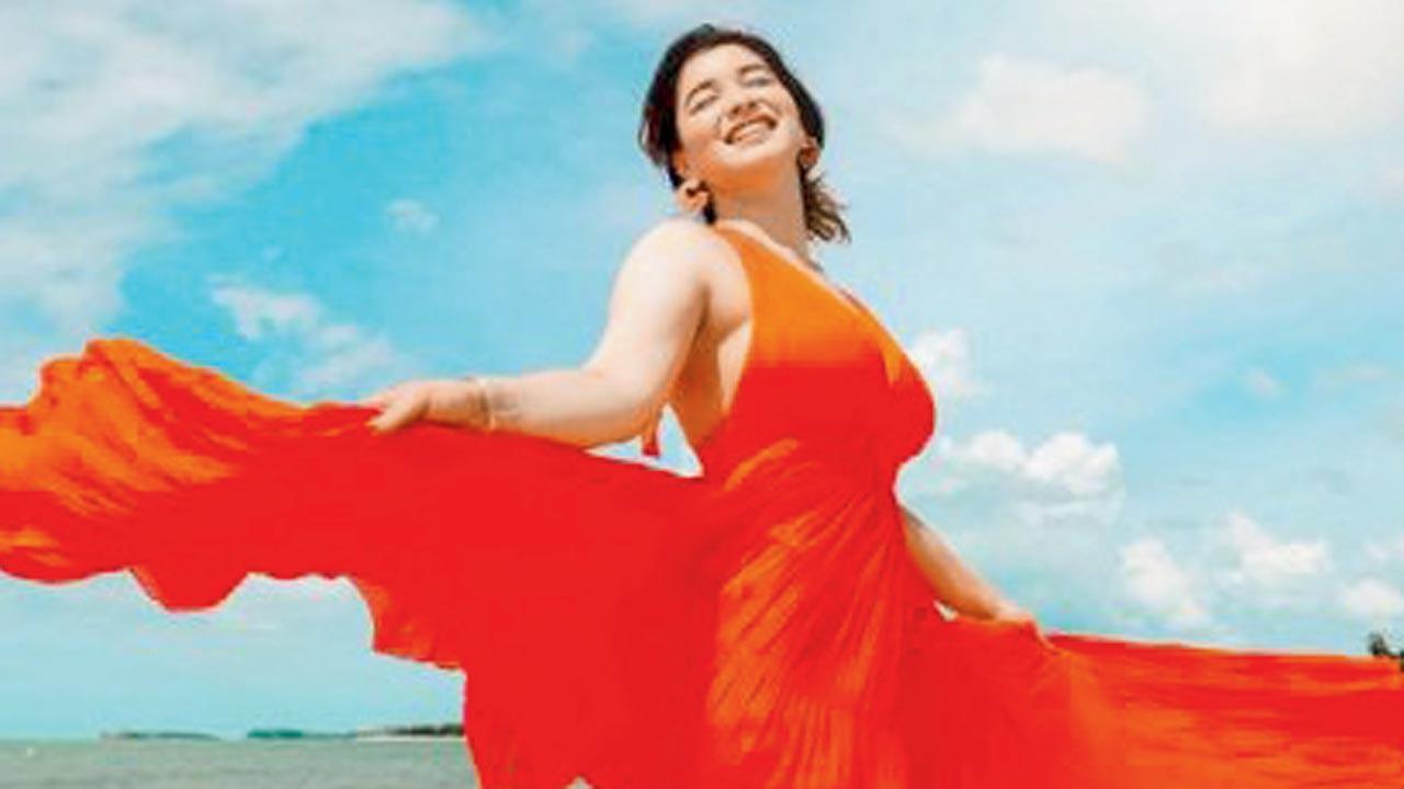 Sara Tendulkar shines in ‘orange’