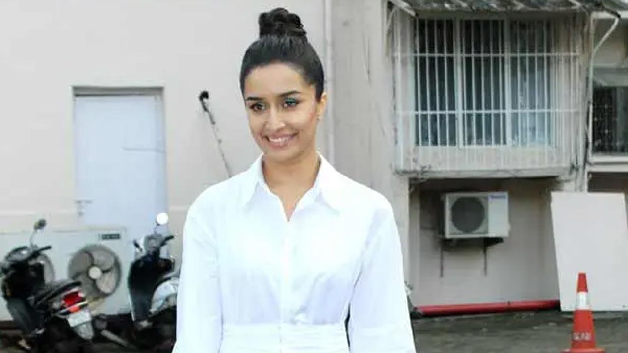 Shraddha Kapoor distributes treats amongst underprivileged kids