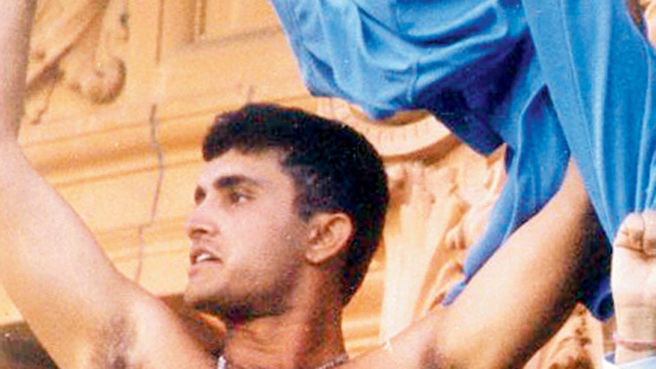 Sourav Ganguly swirls his India jersey at the Lord’s balcony.  Pic/Pradeep Mandhani,  MID-DAY Archives