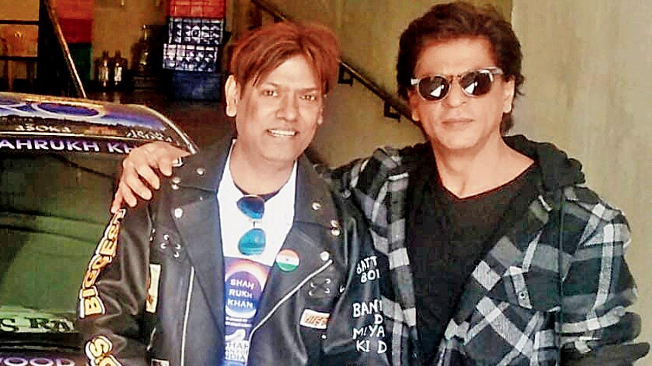 Vishahrukh Singh with Khan during their first meeting in 1996. Vishahrukh wants to make a film with the actor some day