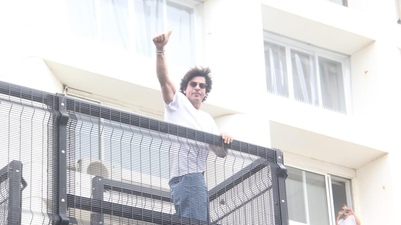 The actor looked all geared up for the celebrations in a white T-shirt and blue denims.