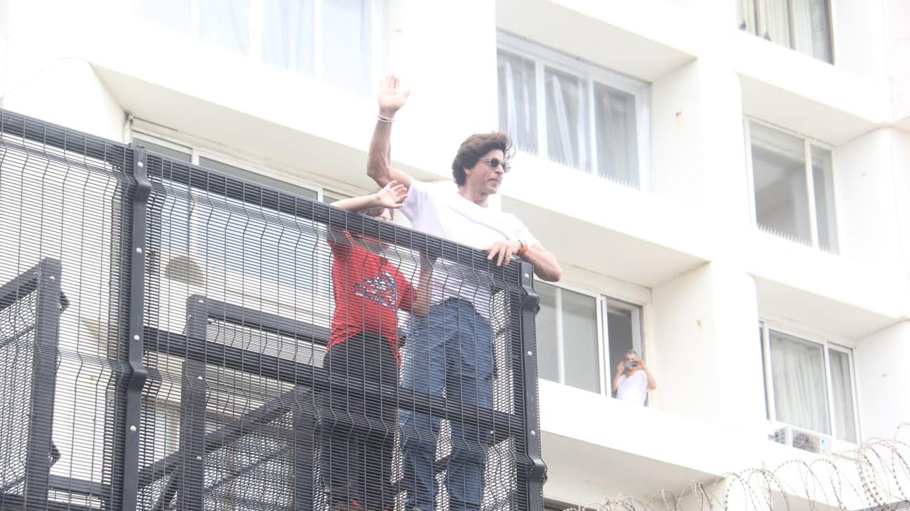 Soon after, AbRam dressed in a casual red t-shirt with black jeans joined his superstar dad to greet fans. 