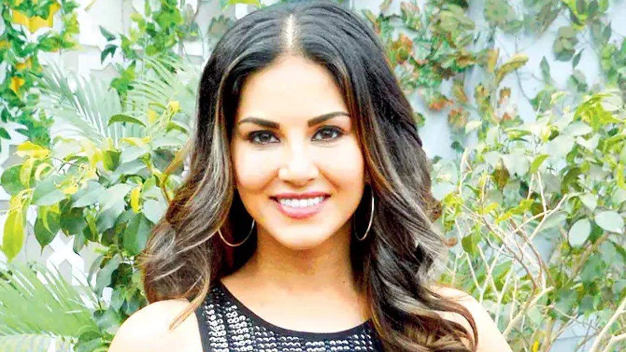 Sunny Leone Sexsex Xnxx Xxx - Check it out: Sunny Leone's new video is all about fries and crunches