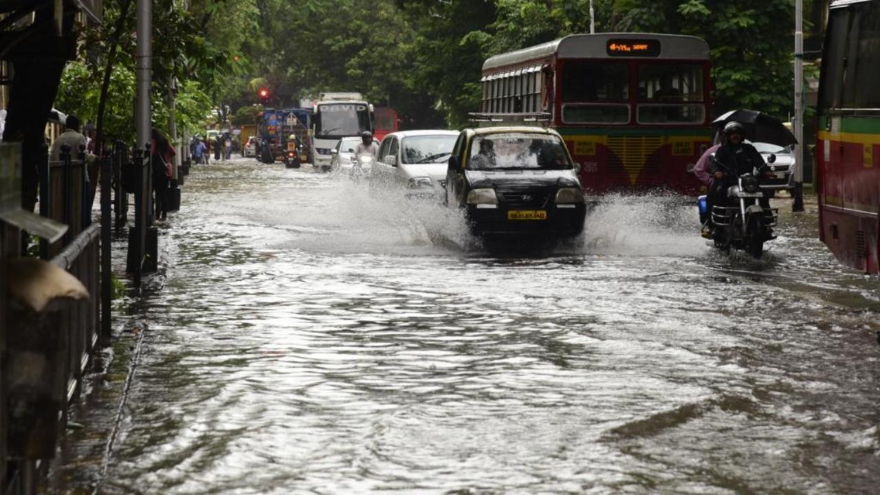 Waterlogging was also witnessed at parts of Dadar TT circle on July 6. Pic/ Atul Kamble