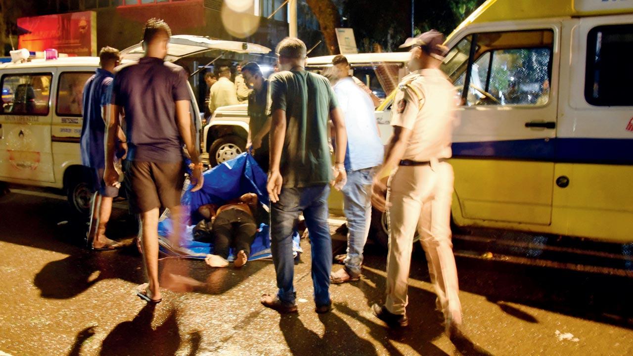 Cops carry the four bodies out of Dalvi bungalow on June 29