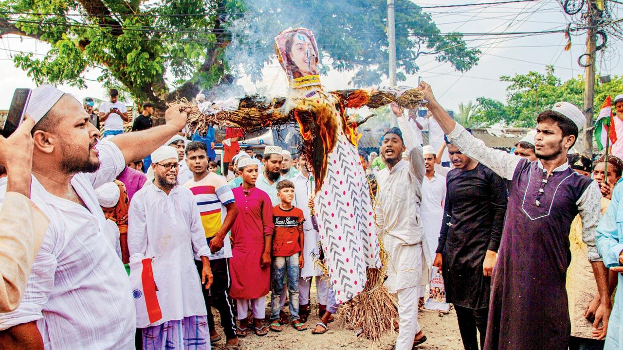 Protesters burn an effigy of Nupur Sharma during a demonstration in West Bengal demanding the BJP leader’s arrest. Pic/Getty Images