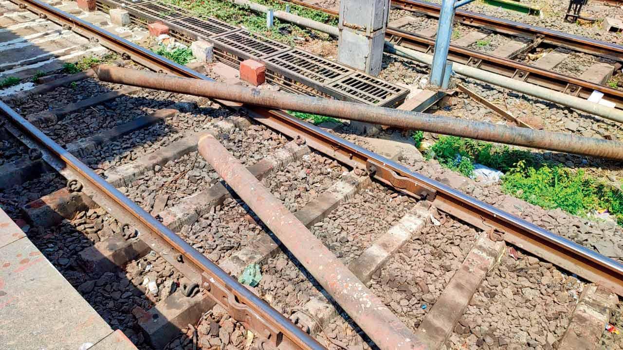 Mumbai: Alert loco pilots felicitated by Central Railway for averting derailments