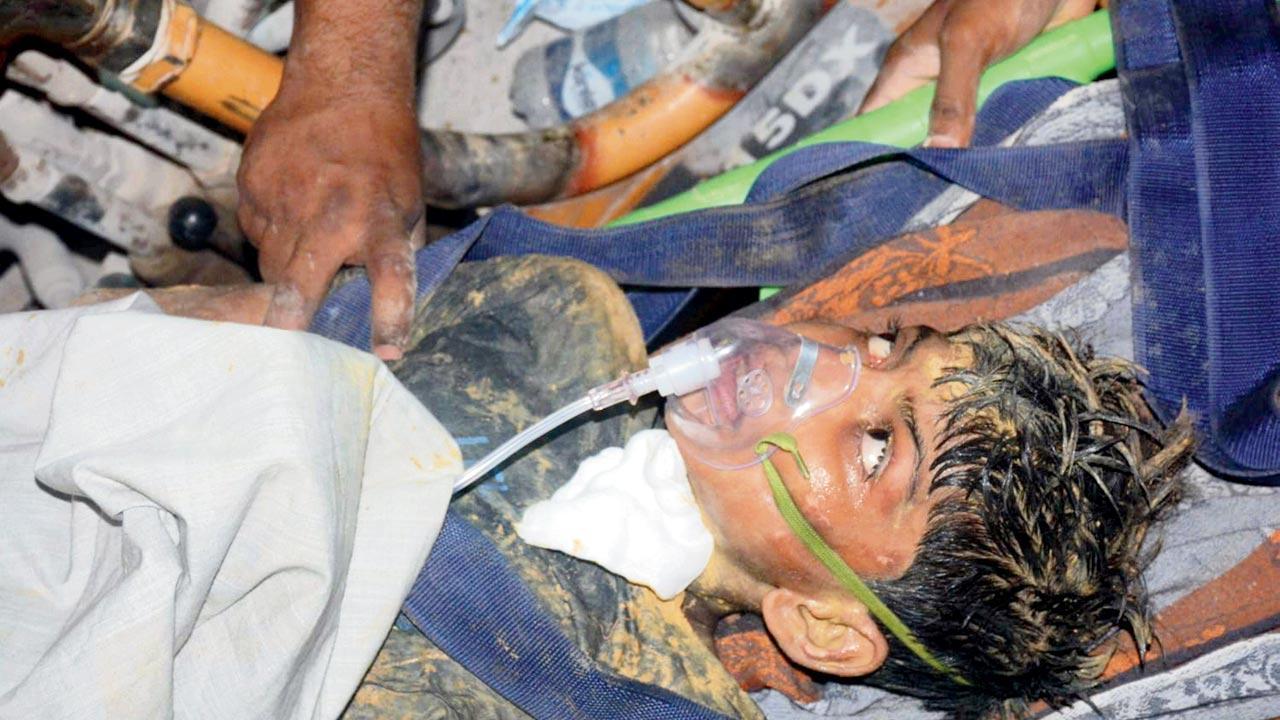 Gritty 11-yr-old holds on for five days, pulled from borewell in Chhattisgarh