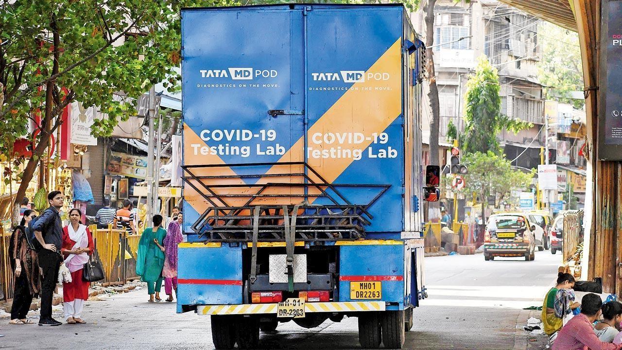 Mumbai: Self-test kits, a challenge for BMC yet again
With the number of COVID-19 cases rising, the Brihanmumbai Municipal Corporation is again facing the challenge of self-test kits. Currently, BMC doesn’t have any mechanism in place which can take account of these kits.
 