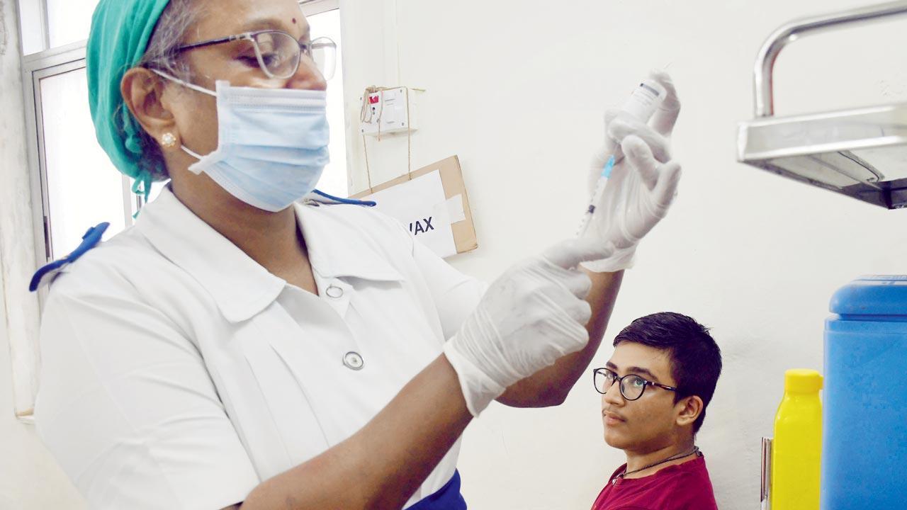 A health worker prepares a dose of COVID vaccine, at Nair hospital. Pic/Ashish Raje