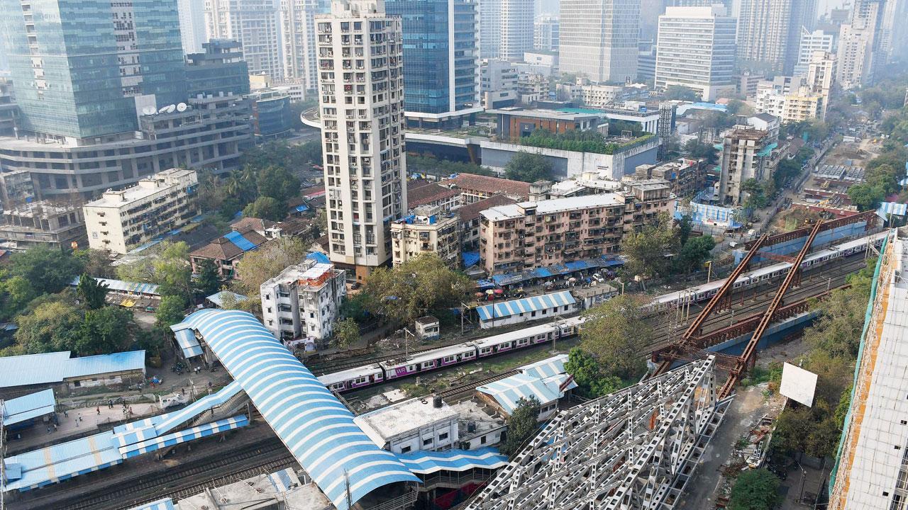 Mumbai: First girder for Delisle Road bridge launched above suburban rail network in Lower Parel
