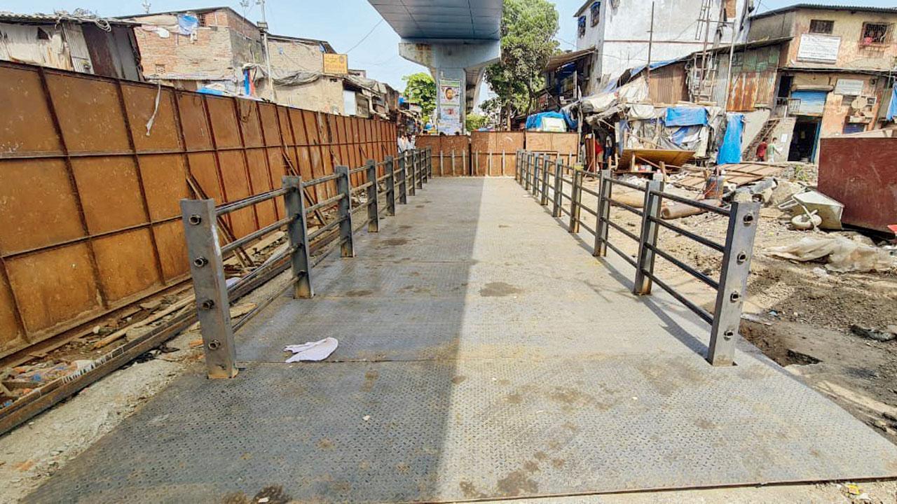 Ready in 17 days, temporary Dharavi bridge opens today