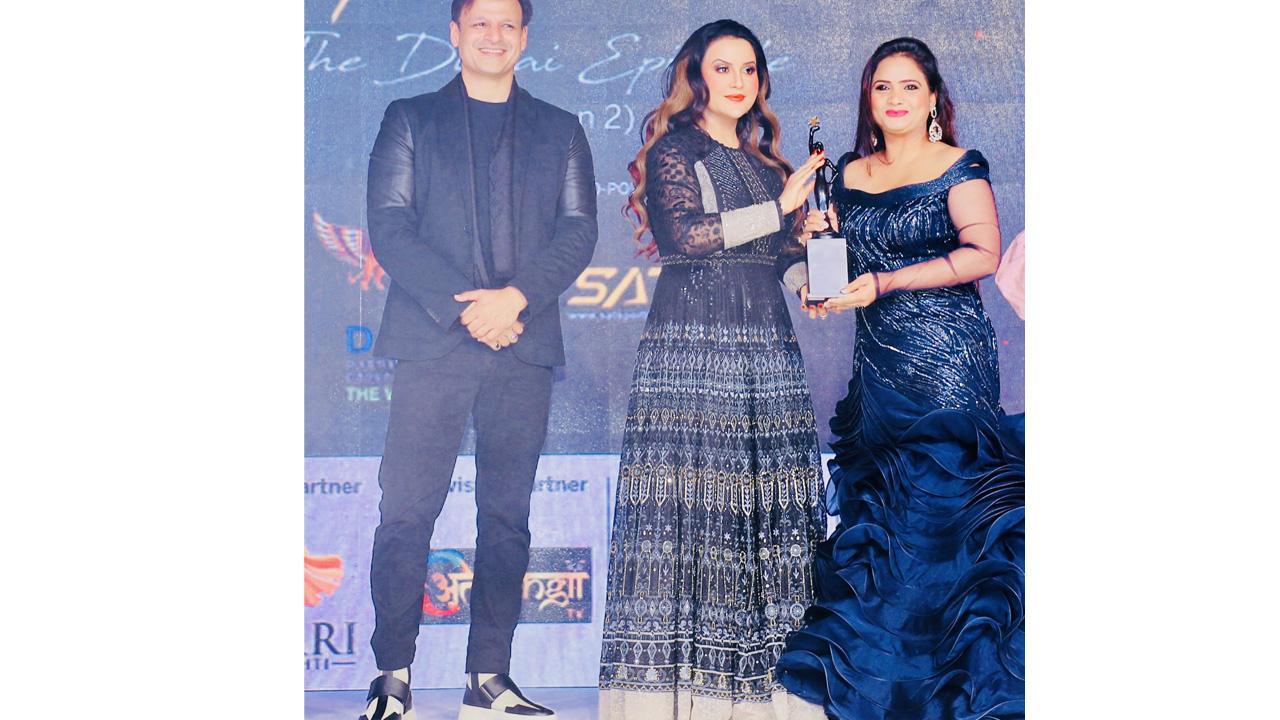 Producer Manju Bharti bagged Iconic Bollywood producer award at International Icon Awards 2022 ceremony in Dubai
