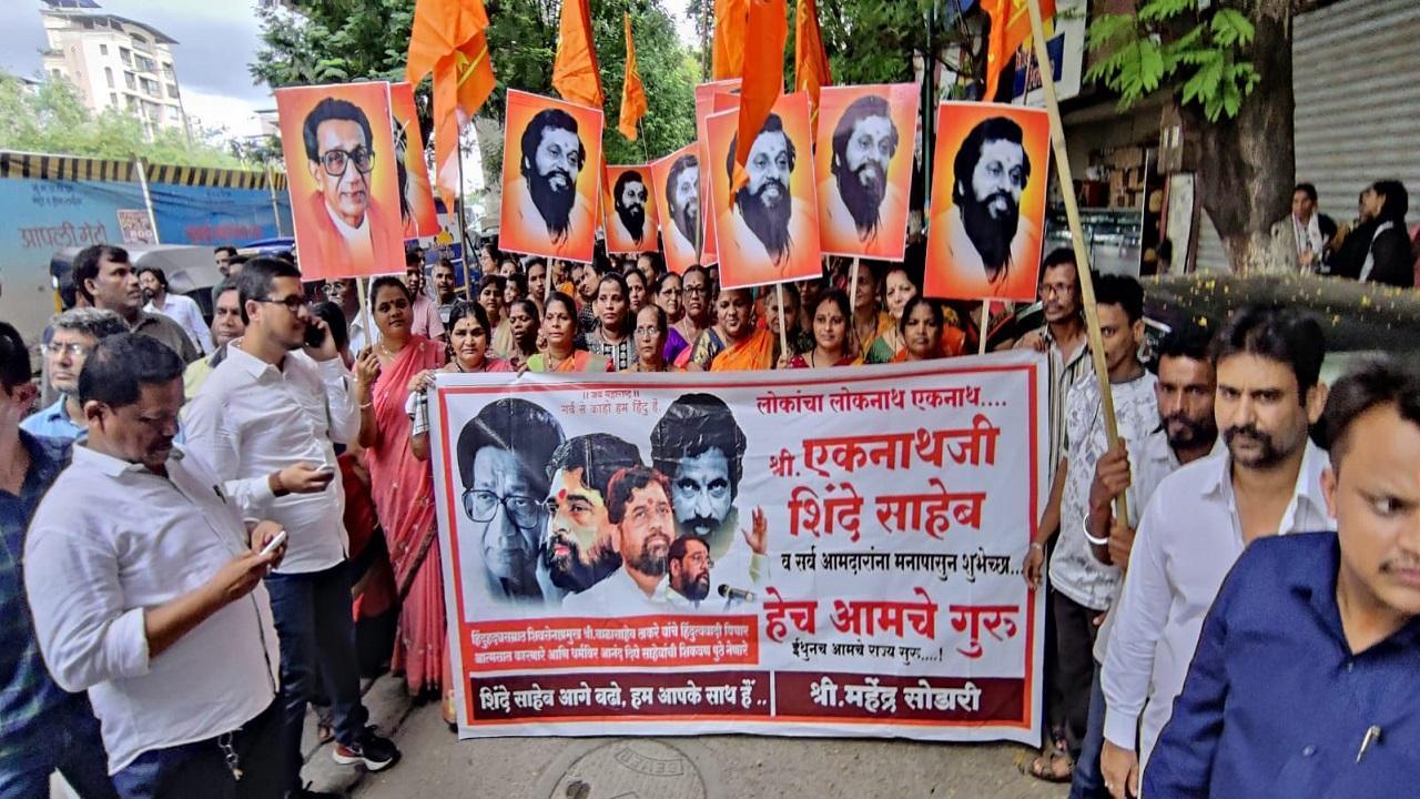 Supporters of rebel Shiv Sena leader Eknath Shinde gathered outside his residence in Thane. Pic/Sameer Markande Supporters of rebel Shiv Sena leader Eknath Shinde gathered outside his residence in Thane. Pic/Sameer Markande