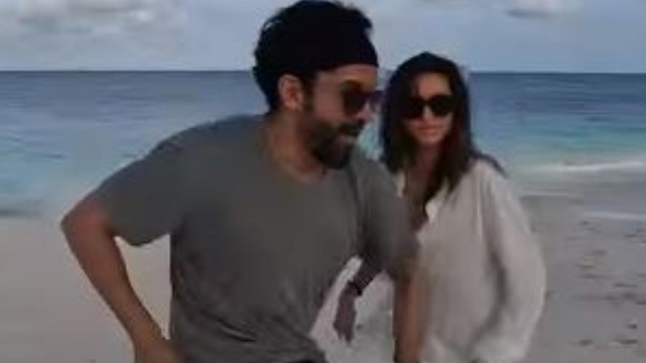 Maldives Diaries: Farhan Akhtar and Shibani Dandekar share 'underwater' kiss