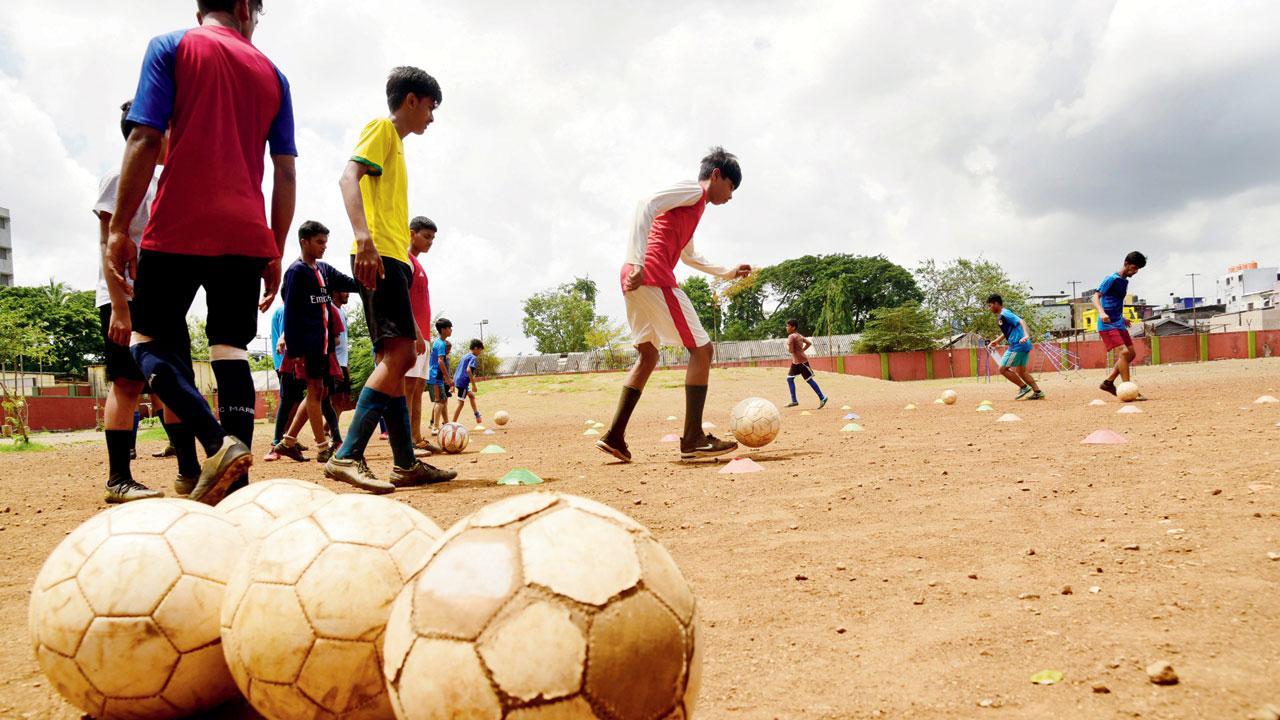 A village substructure is facilitating artistic training by humanities and sports