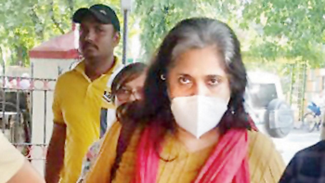 Mumbai: Teesta Setalvad, former DGP held for forgery, criminal conspiracy