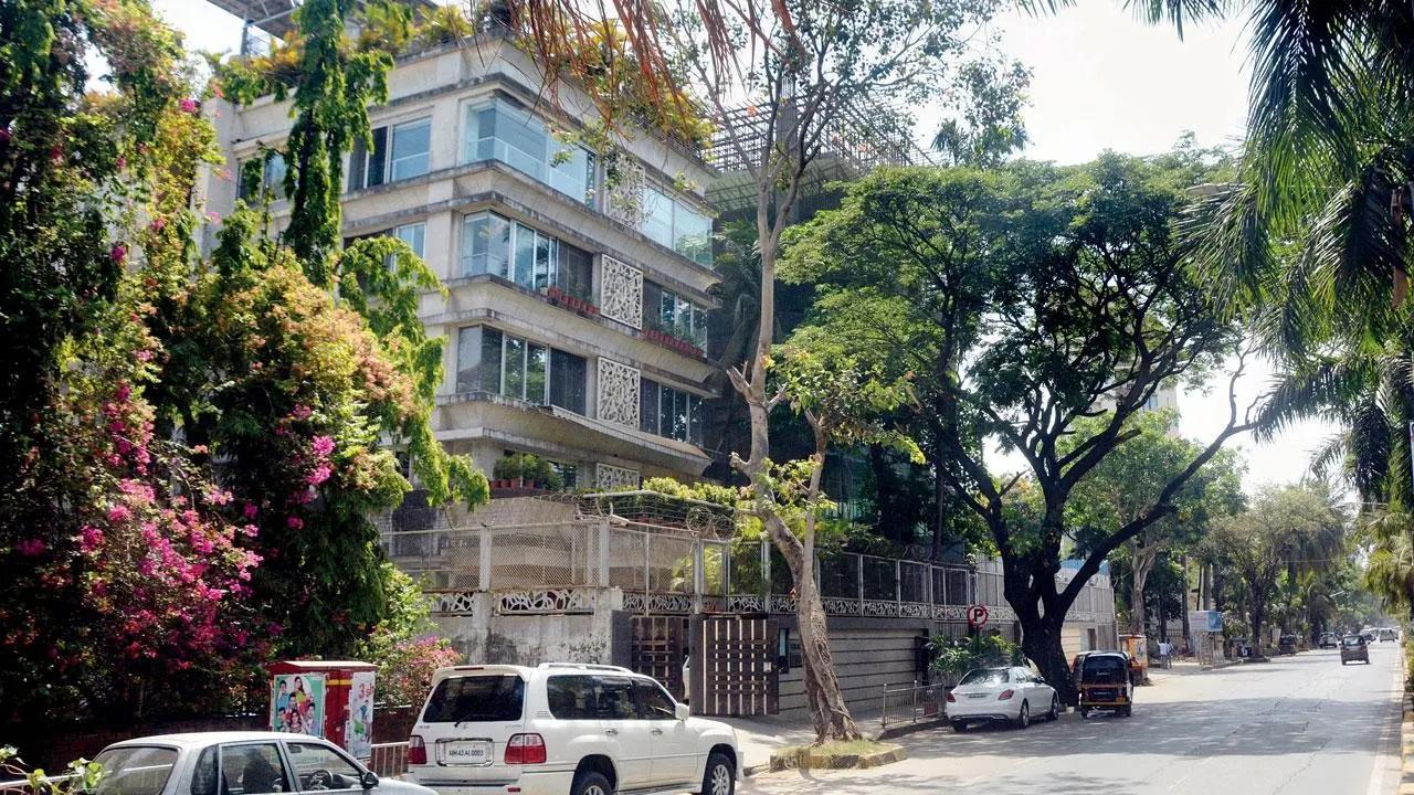 Mumbai: Three members of Kapole society board resign over corruption allegations
After mid-day reported about the accusations of corruption levelled against the office-bearers of Kapole Cooperative Housing Society (CHS), three members tendered their resignation, stating they do not want to be part of the committee that faces such grave allegations. Author Siddharth Dhanvant Shanghvi and three other residents had alleged irregularities in the conduct of the society office, and some members were accused of refusing to allow owners from accessing their own property papers.