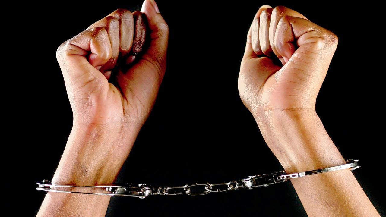 Mumbai: Kin accidentally smother mentally disturbed man in Juhu