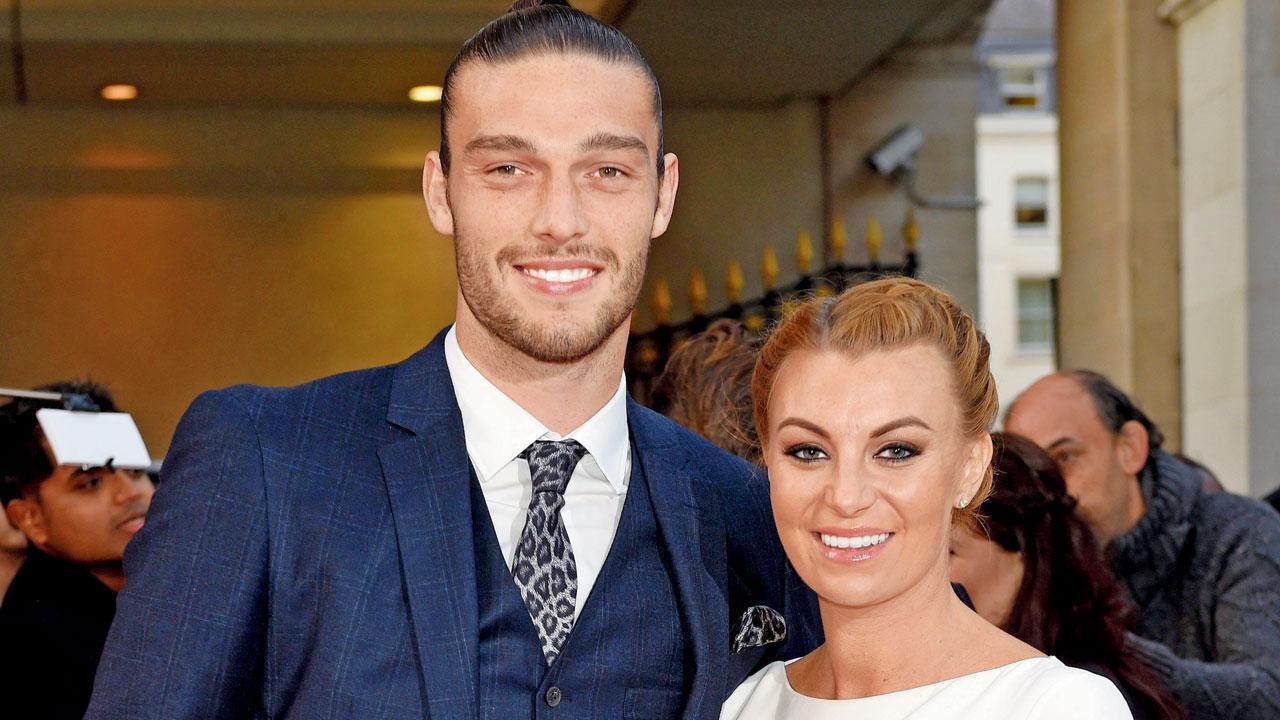 Mucklow to wed Carroll despite Dubai antics