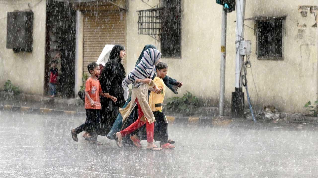 Mumbai receives first spell of pre-monsoon showers