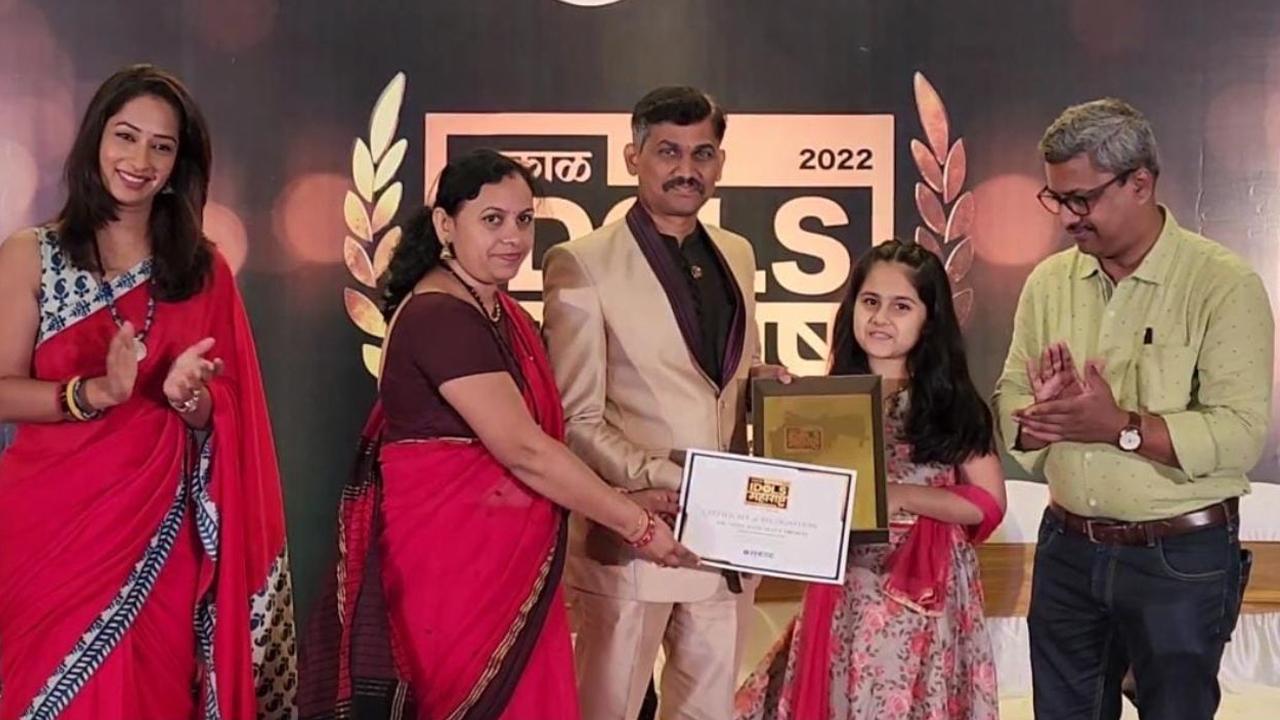 Dr. Nitin Thorat honoured with Sakal Idols of Maharashtra award for serving mankind through Ayurveda