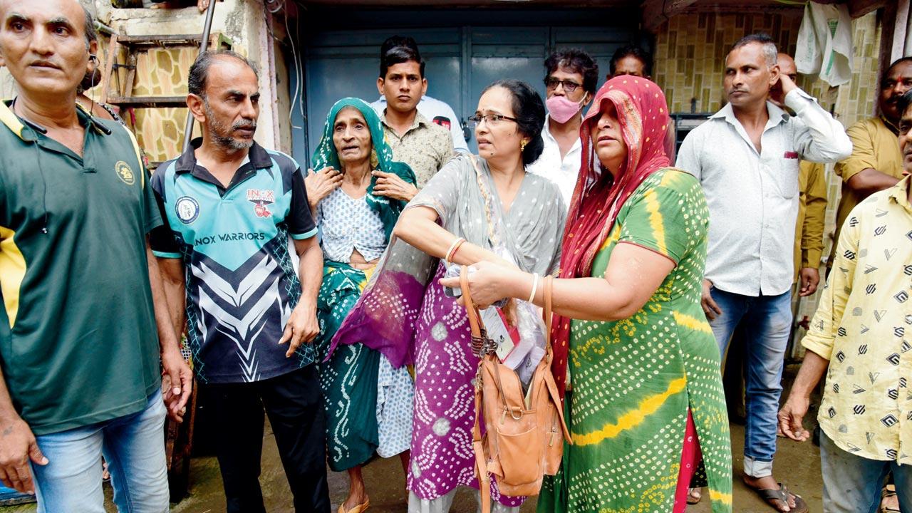 Relatives watch the rescue operation on Tuesday. Pic/Atul Kamble