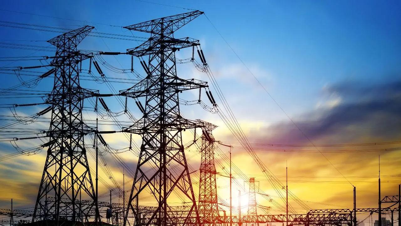 Maharashtra signs MoU with Adani Energy for 11000 MW power generation