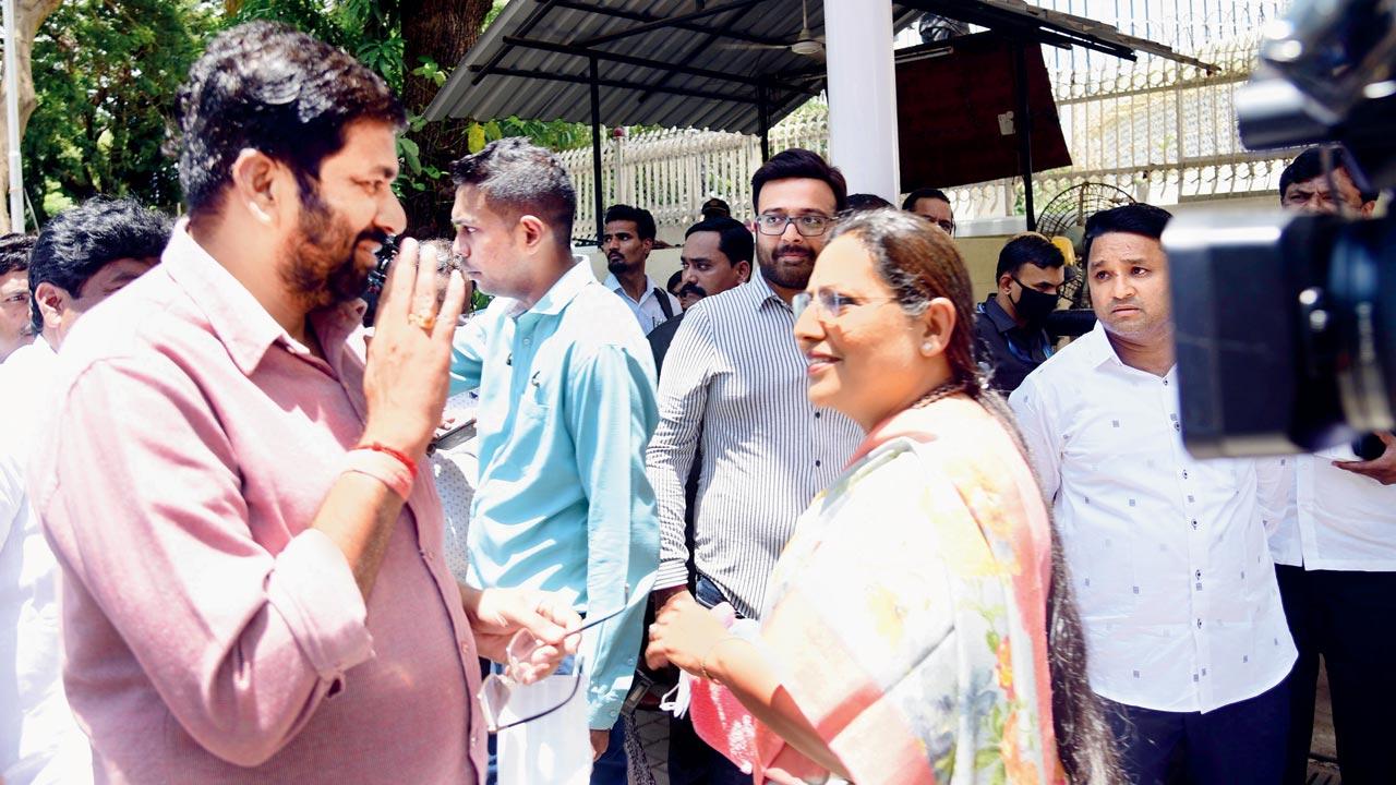 Ministers Bachchu Kadu and Yashomati Thakur also arrive for the polls. Pics/Pradeep DhivarMinisters Bachchu Kadu and Yashomati Thakur also arrive for the polls. PICS/Pradeep Dhivar