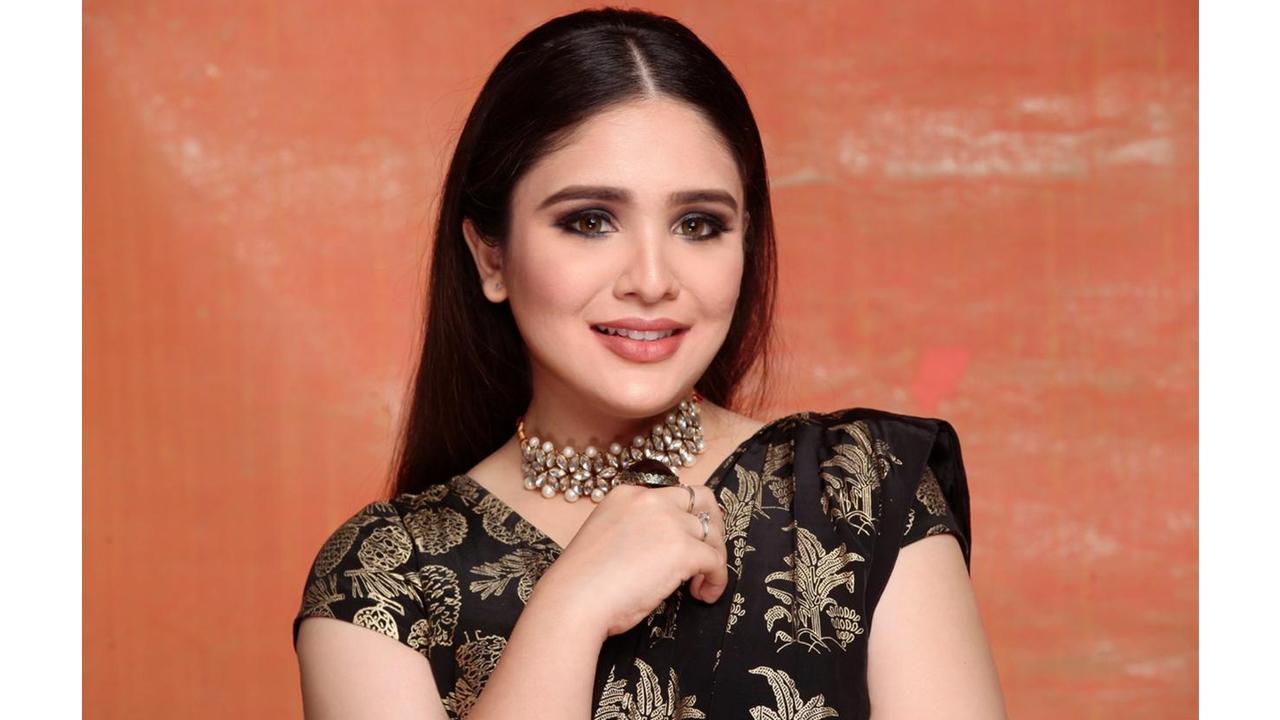 Saloni Shah is the new millennial face catching glances in the Gujarati Entertainment Industry