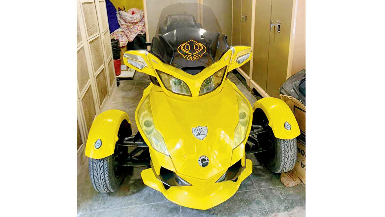 Mansukhani said the Bajaj family has turned the electric meter area into servant quarters and park their high-end bikes there